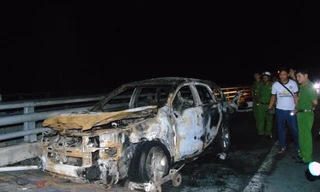 Hiện trường xe bị cháy trơ khung (Ảnh: Kim Hà).