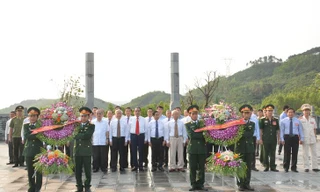 Tổng Bí thư Nguyễn Phú Trọng cùng lãnh đạo các bộ, ban ngành tại Khu lưu niệm Tổng Bí thư Hà Huy Tập.