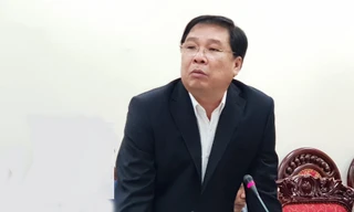 Ông Đinh Trung Cẩn, tổng giám đốc Trung tâm Bảo vệ quyền tác giả âm nhạc Việt Nam, cho biết, ca sĩ hát một bài kiếm 300 - 500 triệu mà khi tác giả đòi tiền tác quyền thì chửi um sùm. 