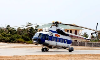 Đoàn công tác của Bộ Quốc phòng đến đảo Phú Quý chỉ đạo công tác tìm kiếm 2 tiêm kích Su-22. Ảnh: Trường Châu- Vnexpress 