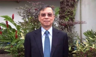 Người có nhiều bằng đại học nhất thế giới đến Việt Nam