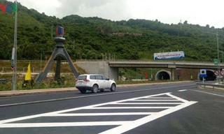 Hầm đường bộ qua đèo Cả.