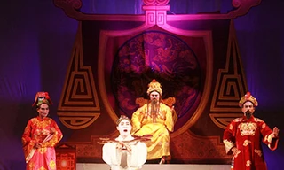 Chúa Nguyễn nào xưng vương đầu tiên?