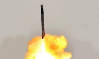 Tên lửa hành trình siêu thanh tấn công từ mặt đất BrahMos. (Nguồn: PTI) 