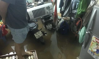 Đà Nẵng phố biến thành sông, hàng loạt nhà dân ngập trong biển nước