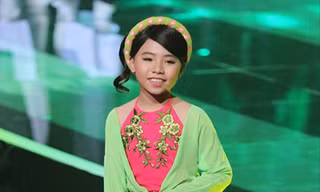 Trò cưng Cẩm Ly giả gái gây sốc The Voice Kids