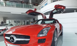 Ngắm siêu xe cửa cánh chim đỏ chót giá trên 11 tỷ