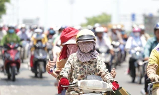 Hôm nay nắng nóng 'cháy da' trên cả nước, Hà Nội đề phòng giông lốc