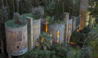 Biệt thự đẹp mê hồn bên trong nhà máy bỏ hoang