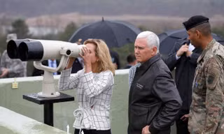 Phó Tổng thống Mỹ Mike Pence tại Paju, bên trong DMZ hôm 17/4.