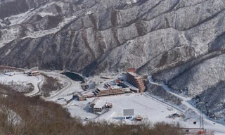 Cảnh vắng hoe ở khu trượt tuyết siêu sang của Triều Tiên