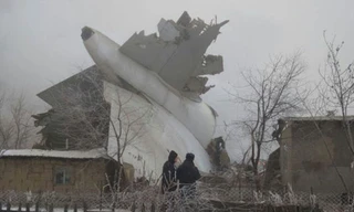 Hiện trường vụ máy bay lao xuống khu dân cư.