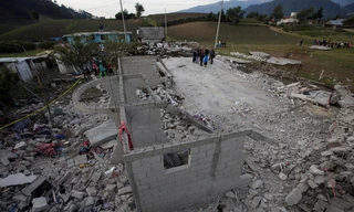 Vụ nổ kinh hoàng phá sập hoàn toàn ngôi nhà. 