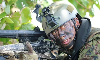 Cuộc tập trận được nối lại vào ngày 13/5, một ngày sau khi bị hoãn vì tàu đổ bộ Pháp mắc cạn.