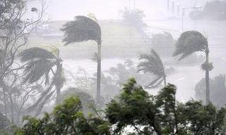 Siêu bão Cycloone Debbie đổ bộ vào nước Úc. 