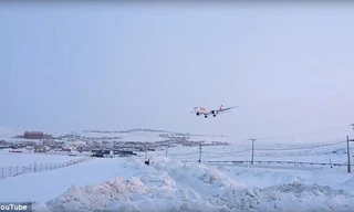 Chiếc máy bay Boeing 777 của hãng Hàng không Quốc tế Thụy Sỹ bị hỏng động cơ đang hạ cánh xuống sân bay Iqaluit 