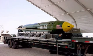 Một quả bom MOAB của Mỹ.