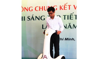 Sinh viên chế tạo xe hai bánh tự cân bằng