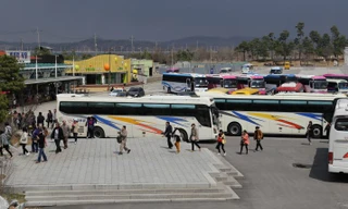 Khách du lịch đổ xô tới biên giới liên Triều