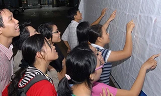 Gần 100 trường công bố điểm thi