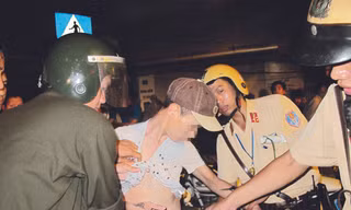 Các lực lượng cảnh sát phối hợp thực thi nhiệm vụ trên đường phố Hà Nội. Ảnh: Lê Dương