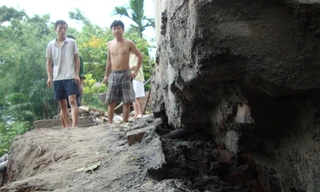 Căn nhà anh Phương đang chờ ụp xuống sông