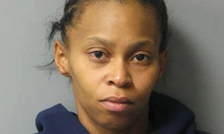 Ashley Tull, mẹ bé gái 4 tuổi bị bắt vì tội tàng trữ ma túy.