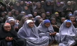 Boko Haram đăng tải video có hình ảnh của các nữ sinh ngay sau vụ bắt cóc hồi năm 2014. Ảnh: BBC