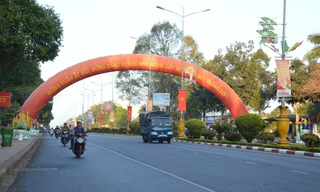 Những người trông giữ cổng hơi ngày tết