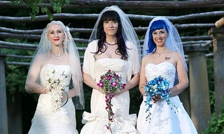 Kitten (trái), Brynn (giữa) và Doll (phải) trong ngày cưới