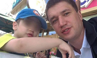 Hai cha con anh Mikhail (Ảnh: Mirror)