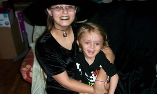 Lola Griffith và con trai. Ảnh: Dailymail