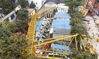 Lực lượng cứu hộ có mặt tại hiện trường. Ảnh: Tân Hoa Xã