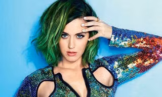 Katy Perry nóng bỏng trong trang phục đa màu