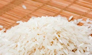 Sở hữu làn da trắng mịn với mặt nạ gạo tẻ