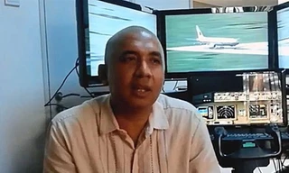 Cơ trưởng Zaharie Ahmad Shad trong buồng lái giả lập tại nhà