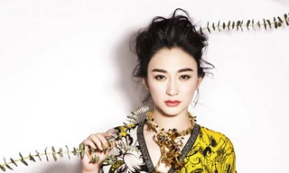 Lý Tiểu Diễm bừng sáng trên FashionWeekly