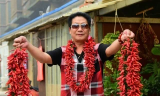 Người đàn ông có 'sở thích' ăn 2,5kg ớt mỗi ngày