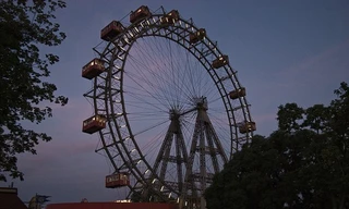 Vòng đu quay Wiener Riesenrad là điểm du lịch hấp dẫn ở Áo.