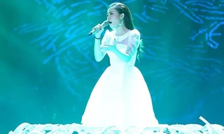 Giang Hồng Ngọc hát về mẹ khiến Hà Hồ bật khóc