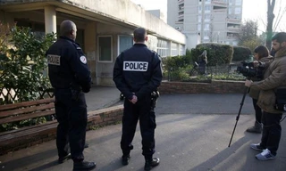 Cảnh sát có mặt tại hiện trường. Ảnh: BBC