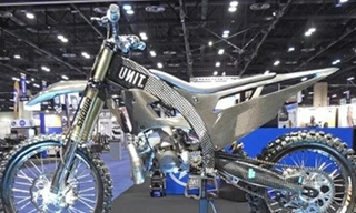 Unit Skycraft - 'cào cào' bằng sợi carbon