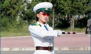 Nữ CSGT Triều Tiên đẹp 'huyền bí'