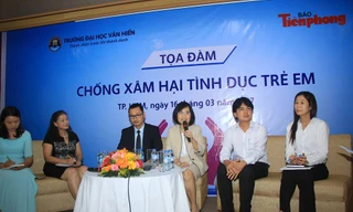 Các khách mời tham dự bàn tròn tọa đàm.