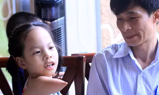 Ảnh vẻ đẹp thiên thần bé gái không tay chân