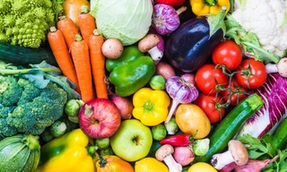 Các chuyên gia khuyến nghị cần tăng cường chất xơ trong bữa ăn hàng ngày (như ăn nhiều rau xanh) và nên bổ sung chất xơ. Ảnh: Internet