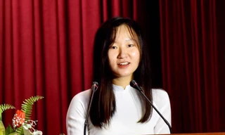 Thủ khoa Đỗ Thị Phương Huệ, sinh viên lớp Truyền hình chất lượng cao K39, Học viện Báo chí và Tuyên truyền