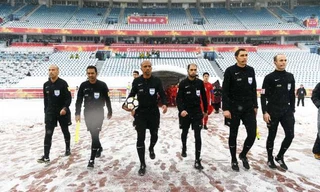 Trọng tài Ahmed Al-Kaf và các cộng sự ở trận chung kết U23 châu Á 2018