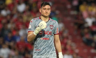 Đặng Văn Lâm buồn bã sau bàn thua. Ảnh: Zing