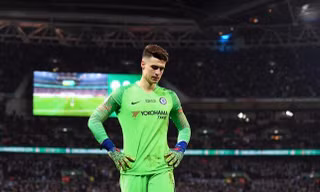 Kepa Arrizabalaga gây tranh cãi lớn trong trận đấu với Man City.